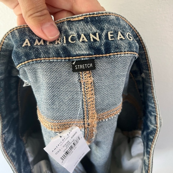 American Eagle Stretch‎ Rolled Cuff Crossover Distressed Denim Mom Short Size 10 - Picture 5 of 8